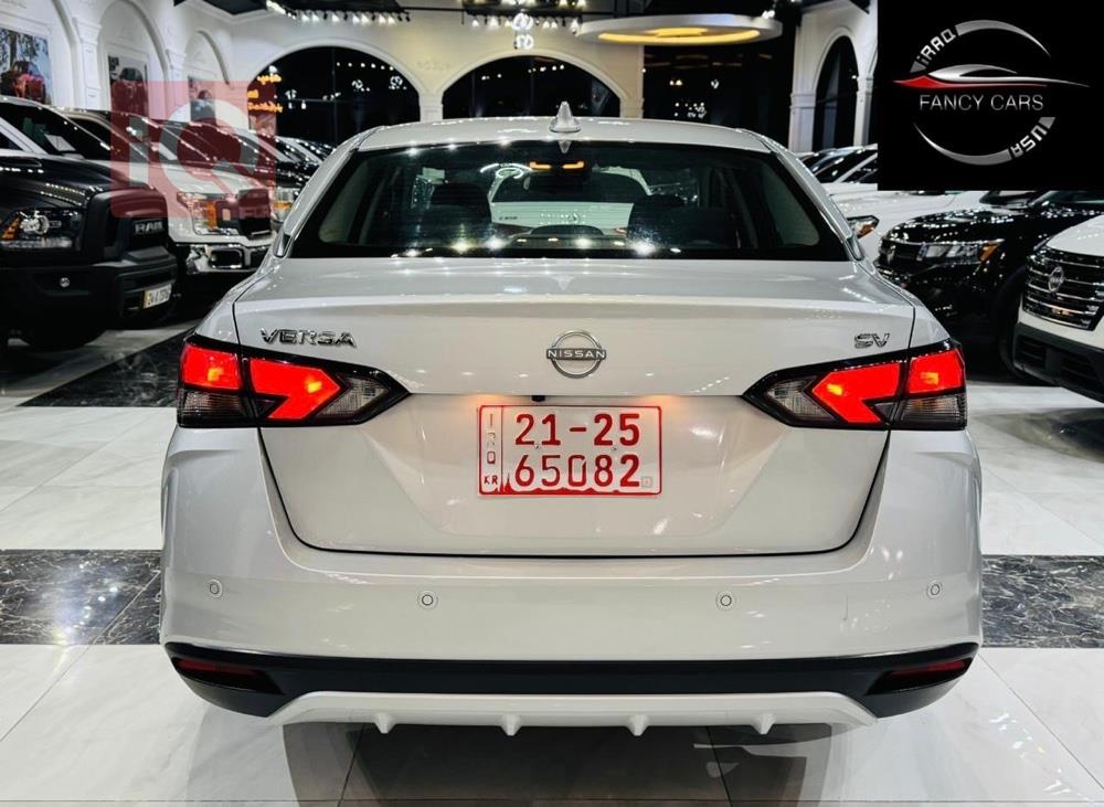 نيسان فيرسا